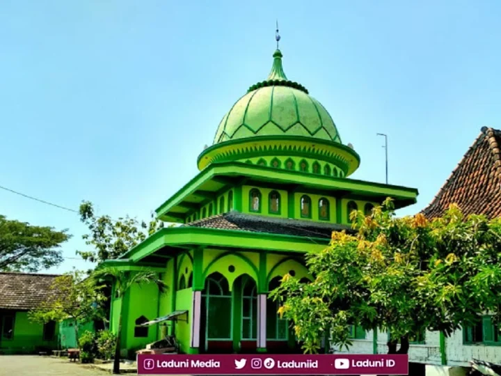 Ziarah di Makam KH. Moch Khozin, Pengasuh Pesantren Al-Hamdaniyah Sidoarjo