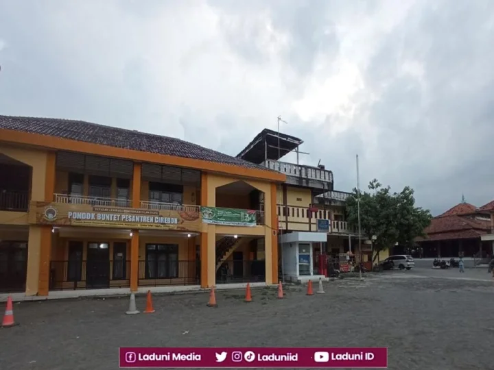 Ziarah di Makam KH. Anas Abdul Jamil Buntet, Muqaddam Pertama Tarekat Tijaniyah