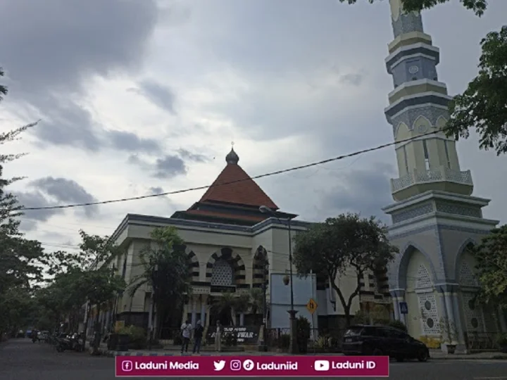 Ziarah di Makam Syekh Romo KH. Abdul Jalil Bin Mustaqiem, Mursyid Tarekat Sadziliyah Tulungagung