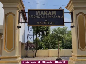 Ziarah KH. Badrus Sholeh Arif, Muasis Pesantren Al Hikmah Kediri