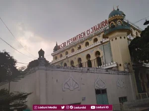 Ziarah di Makam KH. R. Moch Burhan, Muasis Pesantren Margasari Cijawura, Bandung