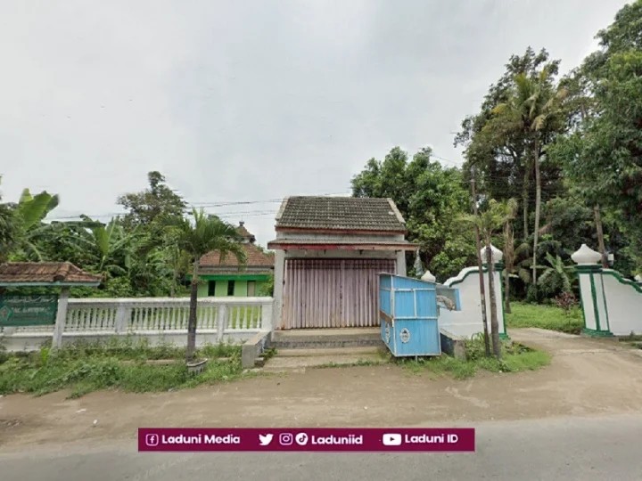 Ziarah di Makam KH. Juwaini Nuh, Muasis Pesantren Al-Hidayah Tertek, Kediri