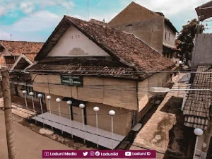 Ziarah di Makam KH. Kasyful Anwar, Pengasuh Pesantren Datuk Kalampayan, Bangil, Pasuruan