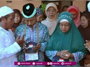 Anjuran Mengantar Keberangkatan Haji Seseorang Sekaligus Menitipkan Doa padanya