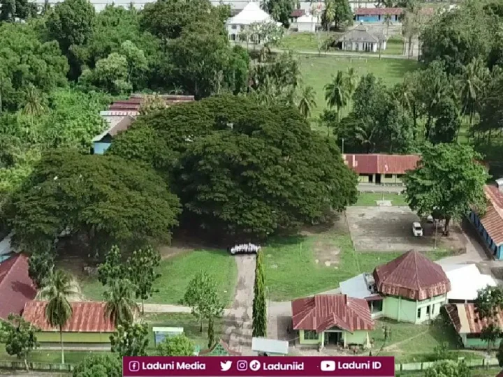 Ziarah di Makam AGH. Abdul Muin Yusuf, Muasis Pesantren Al-Urwatul Wutsqa Kab. Sidrap
