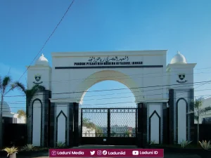 Ziarah di Makam Dr. KH. Moch. Ujang Saefullah, Drs., M.M., Pd., Pendiri Pesantren Riyadhul Jannah Subang