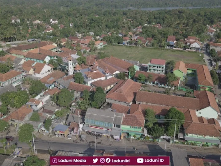 Ziarah di Makam KH. Mustholih Badawi, Pengasuh Pesantren Al-Ihya Ulumadin, Cilacap