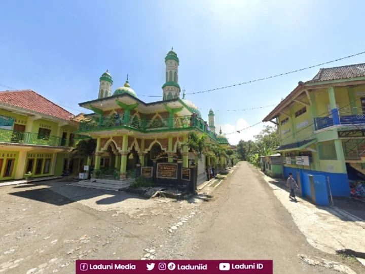 Pesantren Al-Mukhtar Adipala, Cilacap