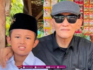 Potret Ketawadhuan Rais Aam PBNU ketika Mengantar Cucunya Mondok