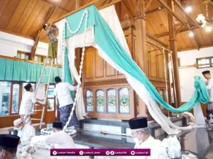 Filosofi Tradisi Buka Luwur dalam Acara Haul Mbah Mutamakkin Tanggal 10 Muharram