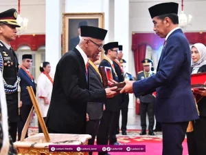 KH. Ali Manshur, Pencipta Shalawat Badar Dianugerahi Bintang Budaya Parama Dharma