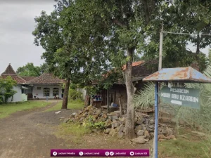 Ziarah di Makam KH. Abu Dzarrin, Pengasuh Pesantren Sidogiri Pasuruan