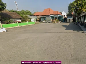 Ziarah di Makam KH. Sahlan Thalib, Pendiri Pesantren Bahrul Ulum Sahlaniyah Krian, Sidoarjo
