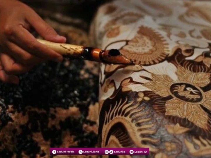 Batik sebagai Warisan Budaya Dunia: Sejarah, Filosofi Islam, dan Pengaruhnya di Indonesia
