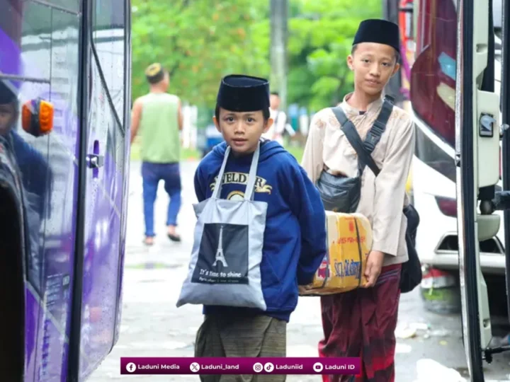 Menimbang Peluang dan Tantangan Santri Gen-Z dalam Menyambut Indonesia Emas 2045