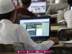 Antara Santri dan Dunia Kerja Profesional