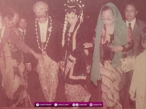 Kisah Nyai Hj. Solichah A. Wahid Hasyim (1): Keberanian Menerima Amanah, Nasihat Sang Ibu untuk Umar Wahid