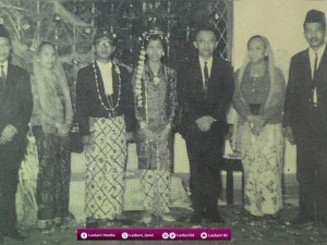 Kisah Nyai Hj. Solichah A. Wahid Hasyim (2): Nilai-Nilai dari Ibu yang Diwarisi Salahuddin Wahid