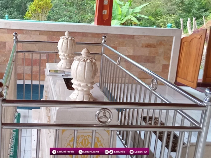 Kisah Guru Spiritual Soekarno (1): Tapak Tilas ke Makam Kyai Sukanegara Cianjur