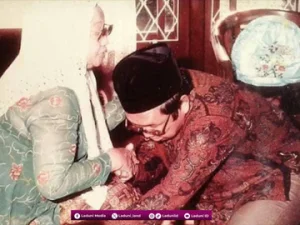 Kisah Nyai Hj. Solichah A. Wahid Hasyim (3): Cara Ibu Mendidik Anak yang Dikenang Gus Dur 