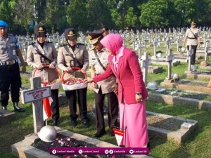 Hukum Ziarah ke Makam Pahlawan dan Raja Nonmuslim