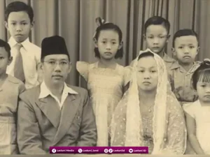 Kisah Nyai Hj. Solichah A. Wahid Hasyim (4): Ibu Bentuk Kepribadian Anak melalui Buku dan Silaturahmi, Kesan Aisyah Hamid Baidlowi