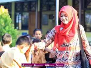 Refleksi Hari Guru: Membincang Peran Guru yang Tergerus Ketidakpastian Perhatian Pemerintah