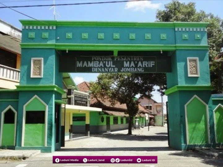 Ziarah di Makam KH. Moechamad Sochib Bisri
