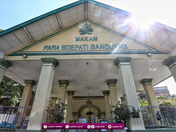 Ziarah Makam KH. Hasan Musthafa Garut, Budayawan Sunda