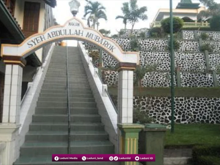 Ziarah Makam KH. Abdullah Mubarok Tasik, Pendiri Pesantren Suryalaya Tasikmalaya
