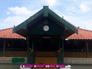 Ziarah Makam Drs. KH. Aliy As’ad, M.M. Pendiri Pesantren Nailul Ula Sleman