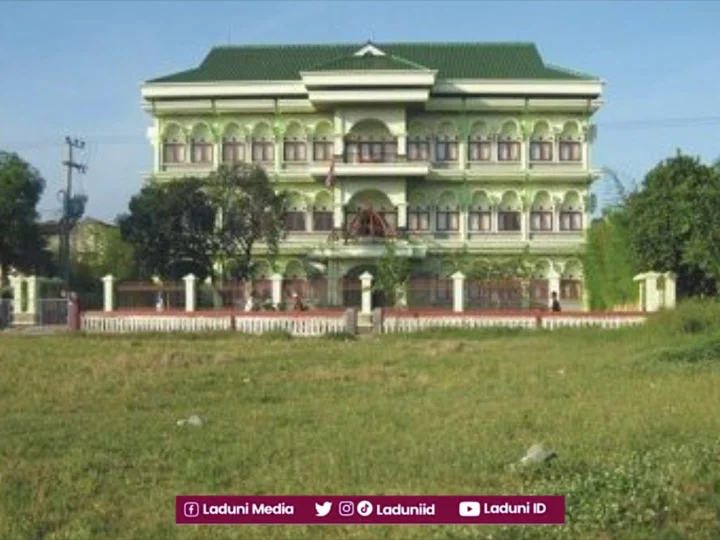 Ziarah di Makam KH. Sa’doellah Nawawie, Salah Satu Pendiri Rabithah Ma’ahid Islamiyah (RMI)