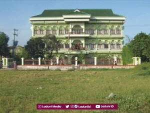 Ziarah di Makam KH. Sa’doellah Nawawie, Salah Satu Pendiri Rabithah Ma’ahid Islamiyah (RMI)