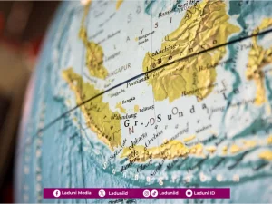 Gus Baha: Indonesia Beruntung karena Dilewati Khatulistiwa, Praktik Ajaran Islam Mudah Diterapkan