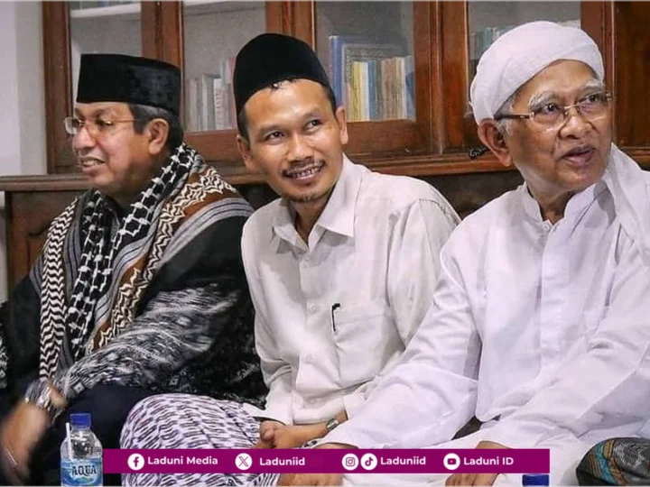 Wejangan Gus Baha Soal Tata Krama Bertamu