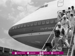Kapan Pertama Kali Naik Haji dari Indonesia dengan Pesawat?
