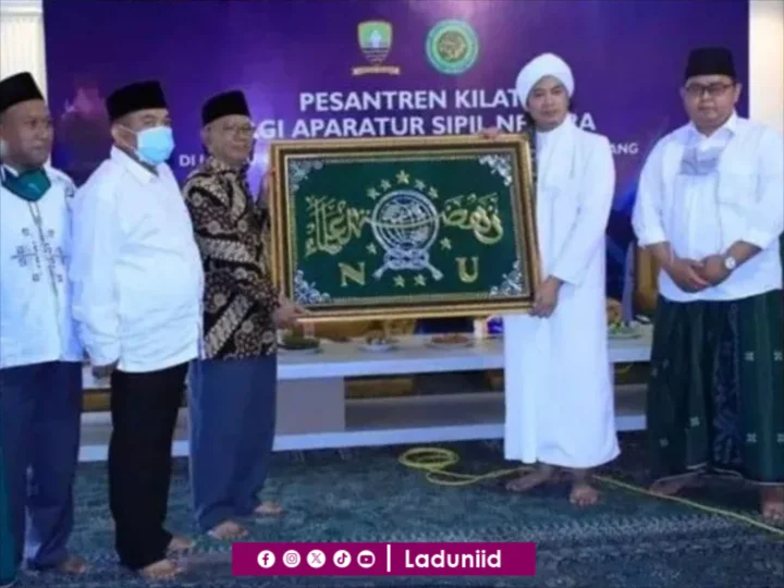 Nadhoman Nasab dan Keluarga Rasulullah SAW Karya KH. Muhammad Muhyiddin Abdul Qodir Al-Manafi