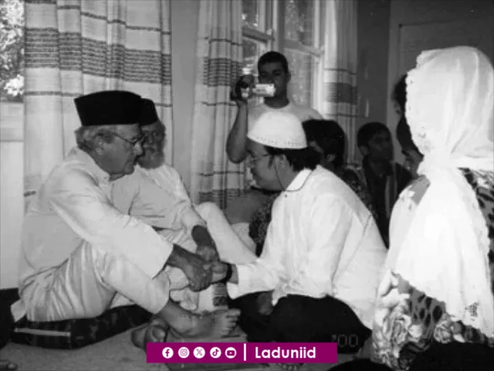 Kisah Bule Australia Masuk Islam karena Maulid Nabi