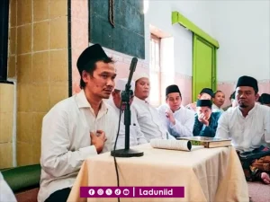 Menurut Gus Baha, Mengajar Itu Lebih Utama dari Istighfar