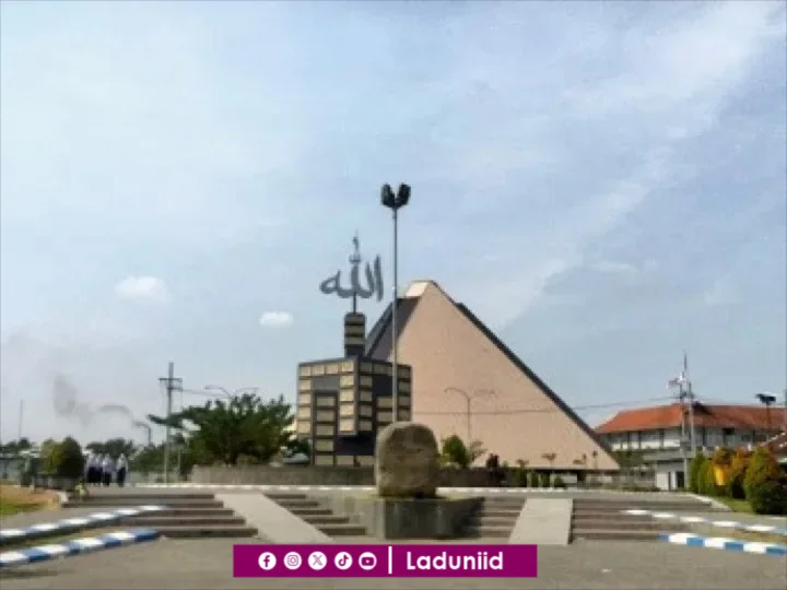Ziarah di Makam KH. Adlan Ali, Muassis Pesantren Putri Walisongo Jombang