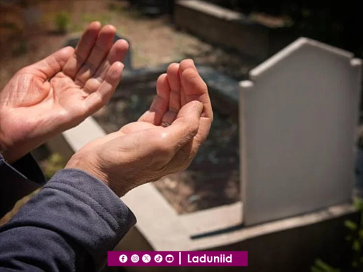 Ziarah Kubur adalah Alternatif Menyambungkan Kasih Sayang di Antara Dua Alam