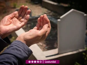 Ziarah Kubur adalah Alternatif Menyambungkan Kasih Sayang di Antara Dua Alam