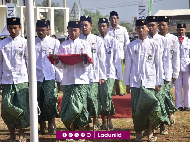 Mengurai Panca Kesadaran Santri