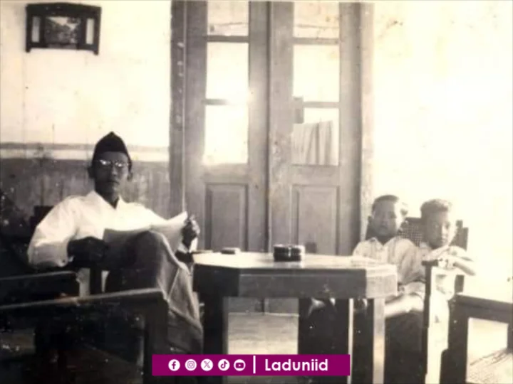 Mendidik Santri secara Lahir dan Batin ala KH. Bisri Mustofa