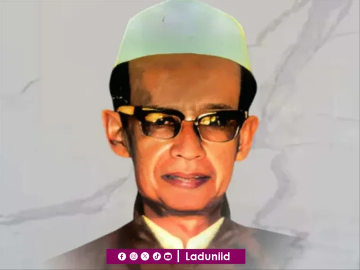Biografi KH. Badrus Sholeh Arif, Muasis Pesantren Al Hikmah Kediri
