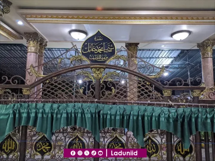 Keluhuran Adab Syaikhona Kholil Bangkalan