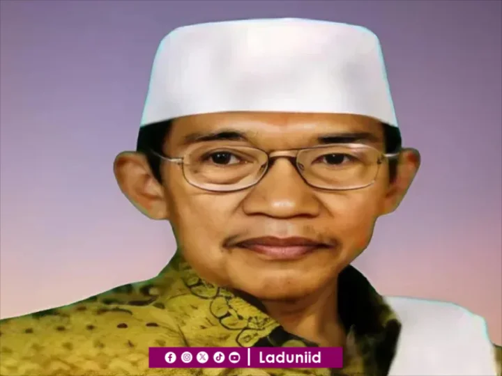 Biografi KH. A. Warits Ilyas, Pengasuh Pesantren Annuqayah Sumenep