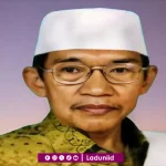 Biografi KH. A. Warits Ilyas, Pengasuh Pesantren Annuqayah Sumenep