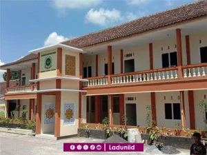 Pesantren Miftahul Midad Lumajang