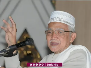 Biografi KH. Abdul Aziz Manshur
